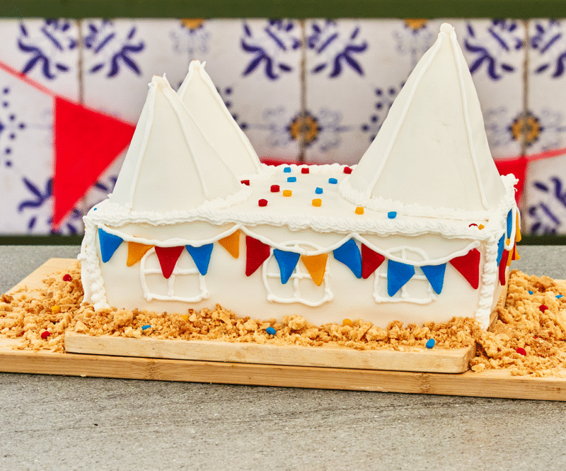 Tent taart met passievruchtcrèmeux en vanillemousse