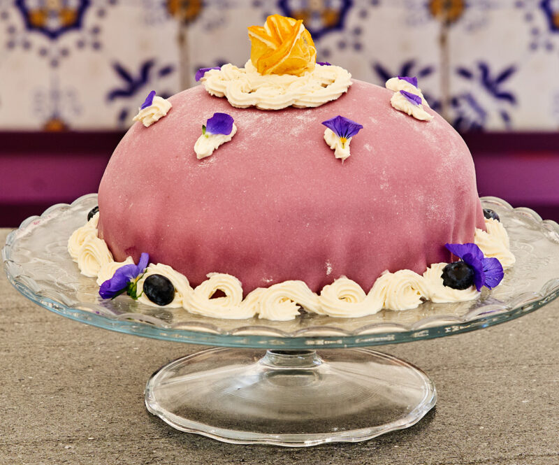 Prinsessentaart met lemoncurd en bosbessencompote